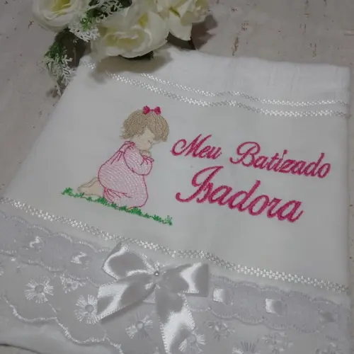 Toalha de Batizado Personalizada Menina Rezando