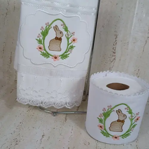 Toalha de Lavabo Bordada e Porta Papel Higiênico