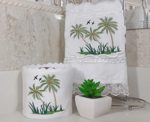 Toalha de Lavabo Bordada e Porta Papel Higiênico Bordado