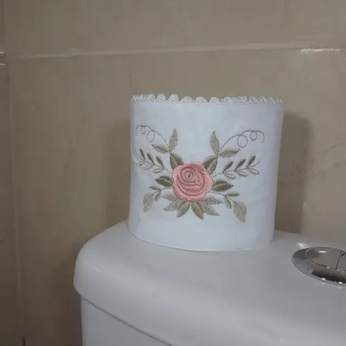 Toalha de Lavabo Bordada e Porta Papel Higiênico