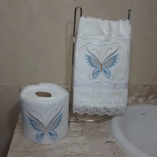 Toalha de Lavabo Bordada e Porta Papel Higiênico Borboleta