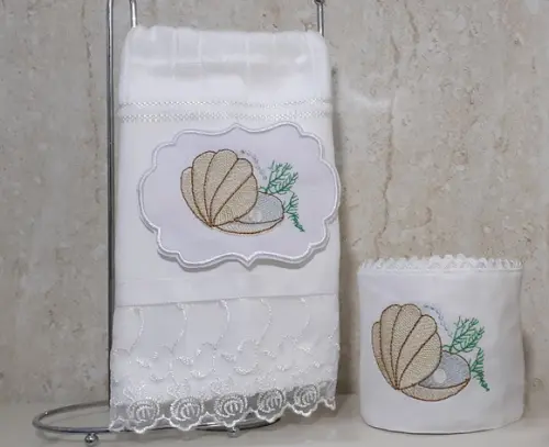 Toalha de Lavabo Bordada e Porta Papel Higiênico Bordado