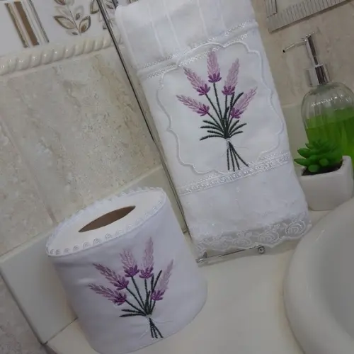 Toalha de Lavabo Bordada e Porta Papel Higiênico Lavandas