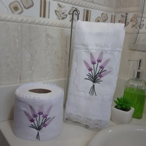 Toalha de Lavabo Bordada e Porta Papel Higiênico Lavandas