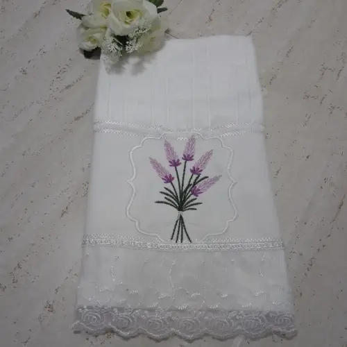 Toalha de Rosto Aveludada Bordada Lavanda