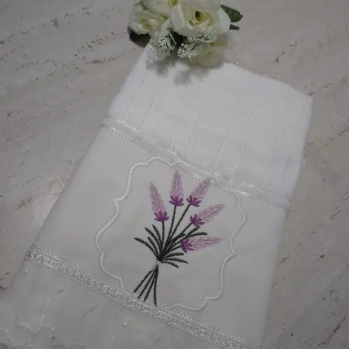 Toalha de Rosto Aveludada Bordada Lavanda