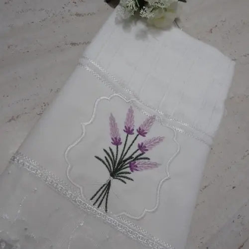 Toalha de Rosto Aveludada Bordada Lavanda