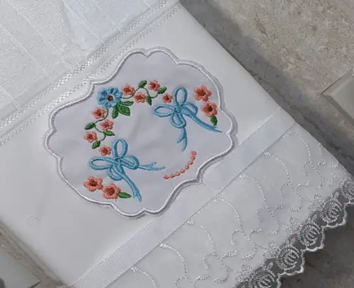 Toalha De Rosto Aveludada Bordado Floral