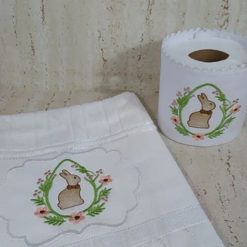 Toalha de Rosto Bordada e Porta Papel Higiênico