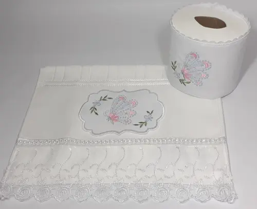 Toalha de Rosto Bordada e Porta Papel Higiênico