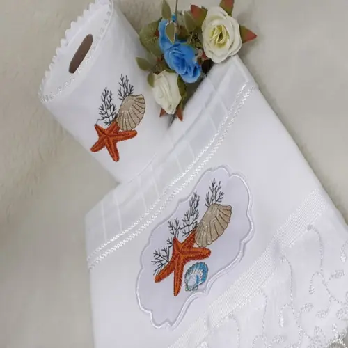 Toalha de Rosto Bordada e Porta Papel Higiênico