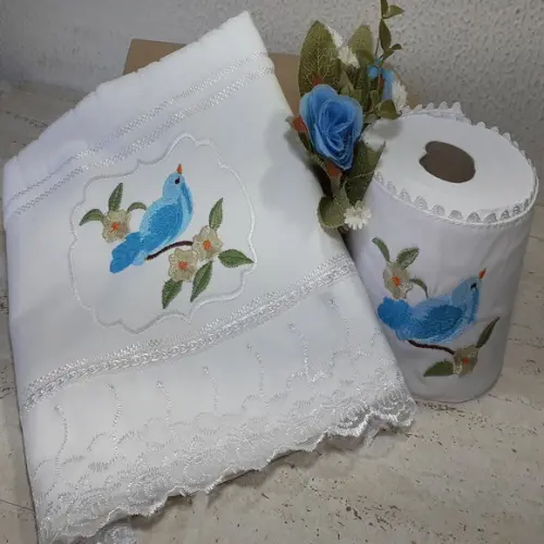 Toalha de Rosto Bordada e Porta Papel Higiênico Pássaro