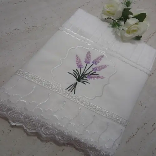 Toalha de Rosto Bordada Lavanda