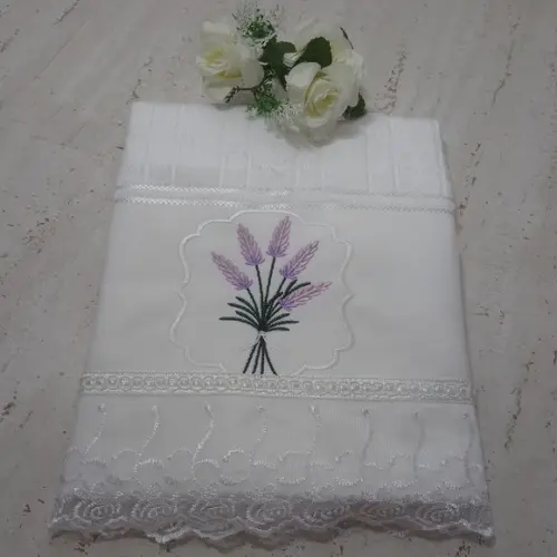 Toalha de Rosto Bordada Lavanda