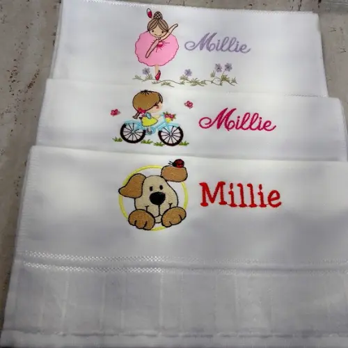 Toalha Escolar Bordada e Personalizada 3 Unidades