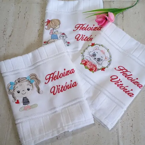 Toalha Escolar Bordada e Personalizada 3 Unidades