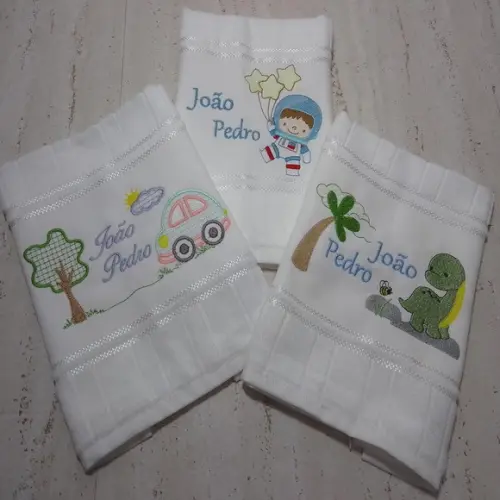 Toalha Escolar Bordada e Personalizada 3 Unidades
