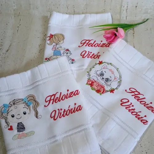 Toalha Escolar Bordada e Personalizada 3 Unidades
