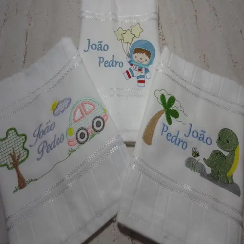 Toalha Escolar Bordada e Personalizada 3 Unidades