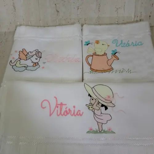 Toalha Escolar Bordada e Personalizada 3 Unidades