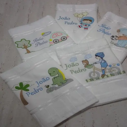 Toalha Escolar Bordada e Personalizada 5 Unidades