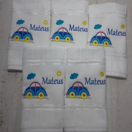 Toalha Escolar Bordada e Personalizada Carrinho 5 Unidades