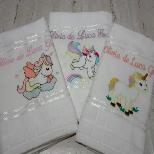 Toalha Escolar Bordada e Personalizada Unicórnio 3 Unidades