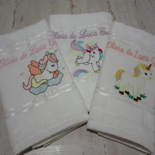 Toalha Escolar Bordada e Personalizada Unicórnio 3 Unidades