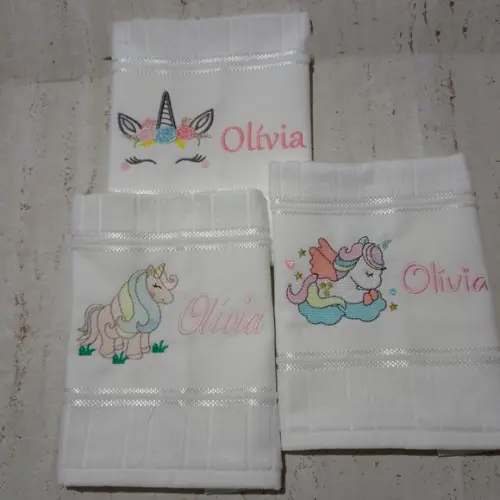 Toalha Escolar Bordada e Personalizada Unicórnio 3 Unidades