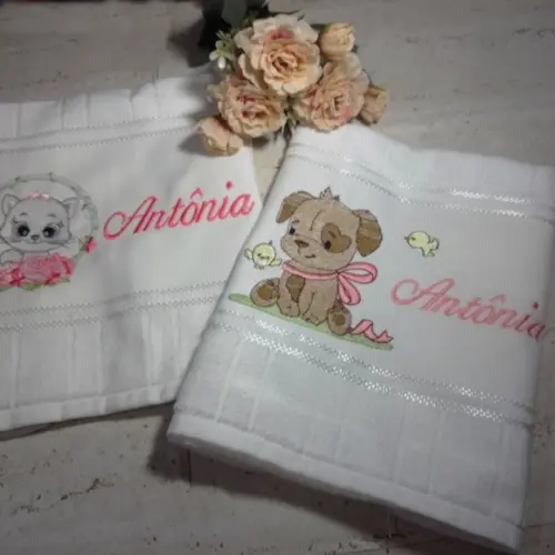 Toalha Escolar Bordada Personalizada Cachorrinho 2 Unidades