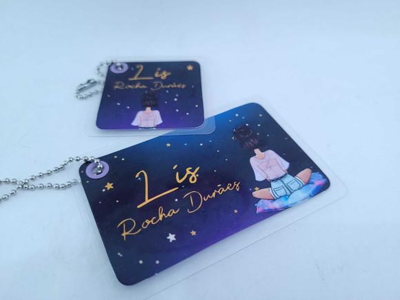 2 Chaveiros Escolar Universo Menina para Mochila e Lancheira