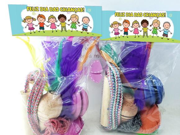 Brinde Brinquedos Raíz Personalizados Dia das Crianças