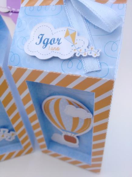 Caixa Milk Luxo Pipas e Balões com Visor Personalizada