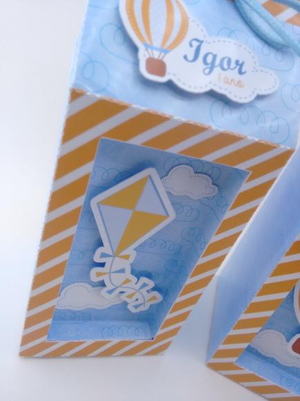 Caixa Milk Luxo Pipas e Balões com Visor Personalizada