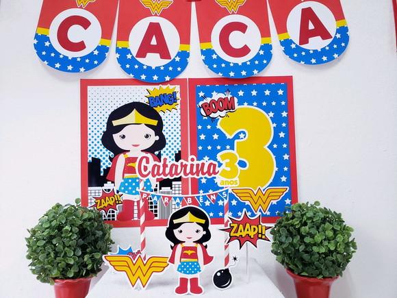 Festa em Casa Mulher Maravilha Topo de Bolo com Bandeirola