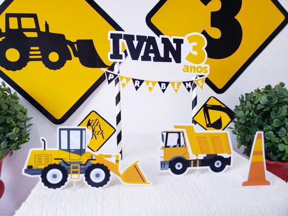 Festa em Casa Obras Topo de Bolo com Bandeirola