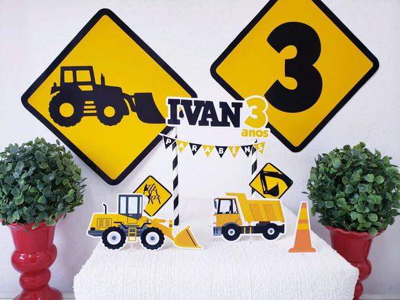 Festa em Casa Obras Topo de Bolo com Bandeirola