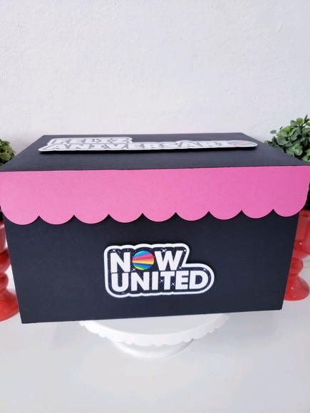 Festa na Caixa Cenário Now United Explosão para Bolo