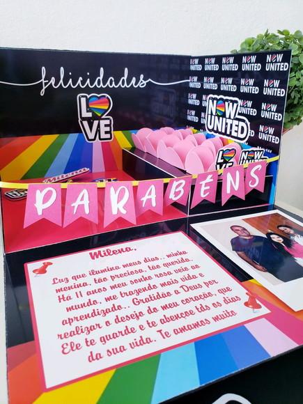 Festa na Caixa Cenário Now United Explosão para Bolo