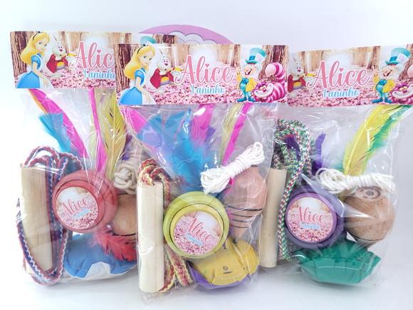 Kit Alice no País das Maravilhas Peteca Corda Ioiô e Pião