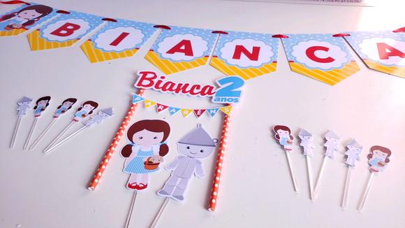 Kit Bolinho em Casa com Topo de Bolo Bandeirola e Toppers Oz