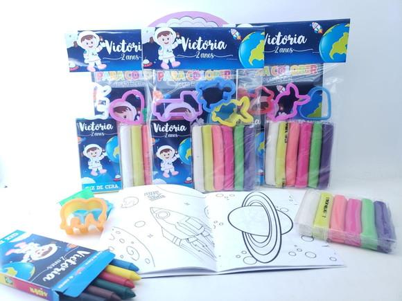 Kit de Colorir com Massinha Astronauta Menina Galáxia