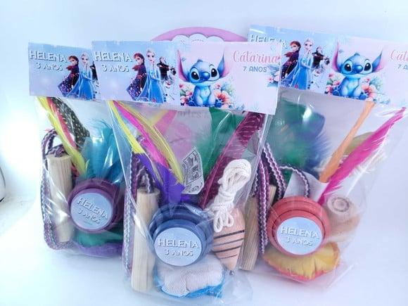 Kit Diversão Dois Temas Brinquedos Peteca Corda Ioiô e Pião