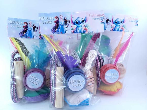 Kit Diversão Dois Temas Brinquedos Peteca Corda Ioiô e Pião
