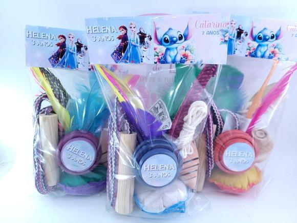 Kit Diversão Dois Temas Brinquedos Peteca Corda Ioiô e Pião