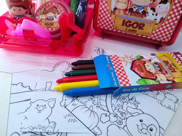 Kit Diversão na Maleta Fazendinha Aquarela com Colorir