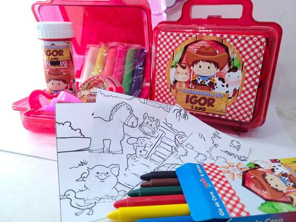 Kit Diversão na Maleta Fazendinha Aquarela com Colorir