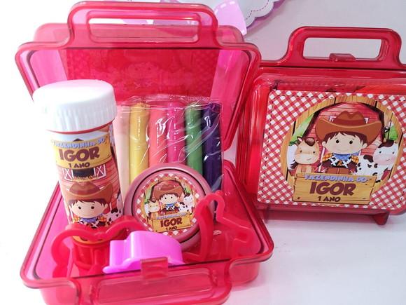 Kit Diversão na Maleta Fazendinha Aquarela com Massinha
