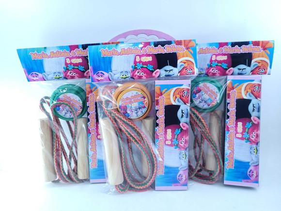 Kit Diversão Trolls Lembrancinha Dominó Corda e Ioiô