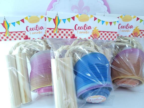 Kit Divertido Festa Junina com Mola Corda e Ioiô Arraiá